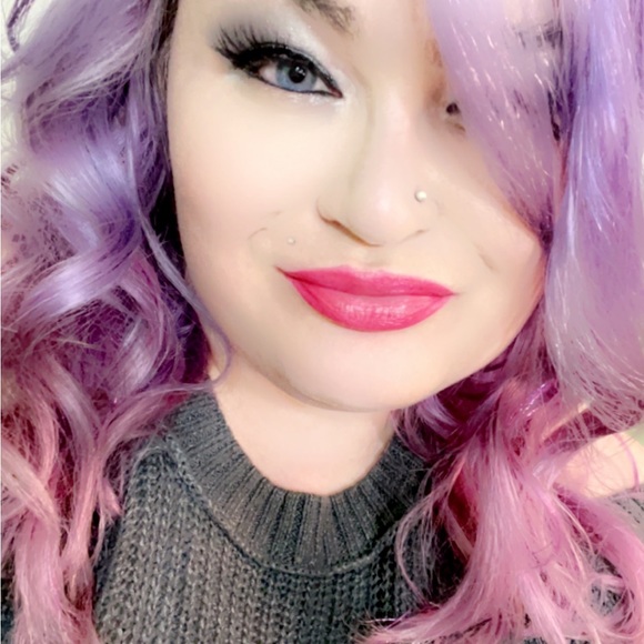 Meet Your Posher, Jenna! - Picture 2 of 3